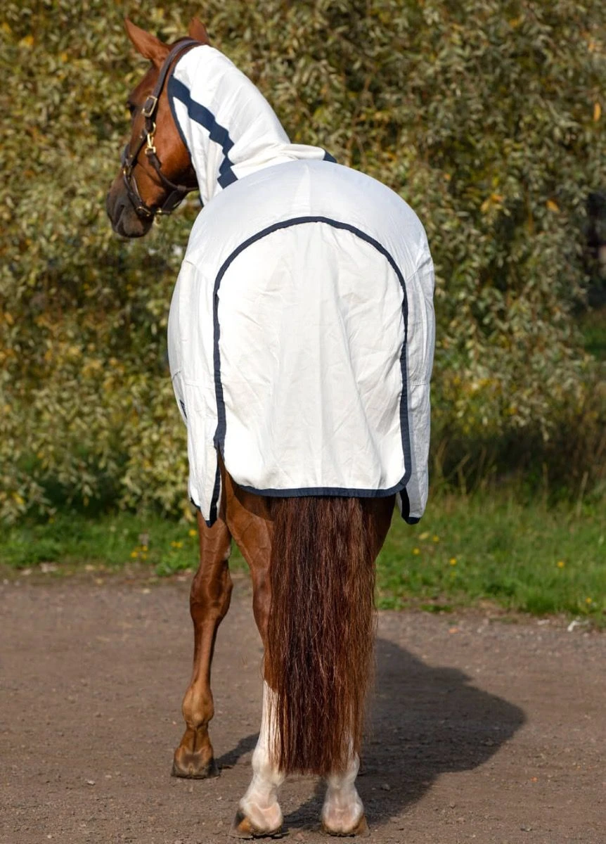 Rambo Natura Summer Sheet - White/Navy 5 Rambo Natura Summer Sheet - White/Navy - Image 3