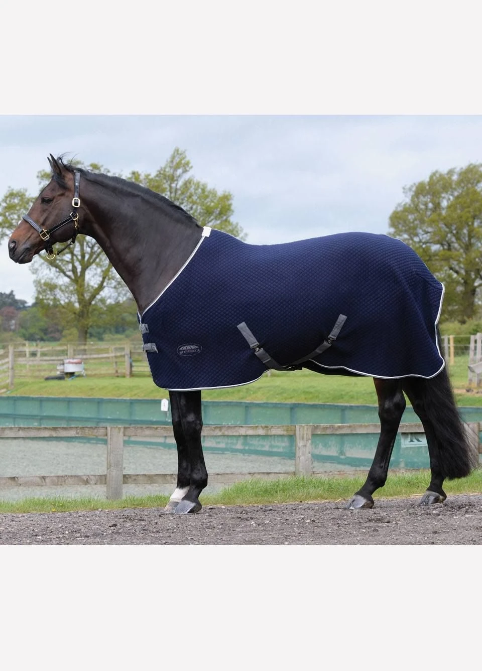 Weatherbeeta Thermic Quilt Cooler - Navy/Grey/White 3 Weatherbeeta Thermic Quilt Cooler - Navy/Grey/White